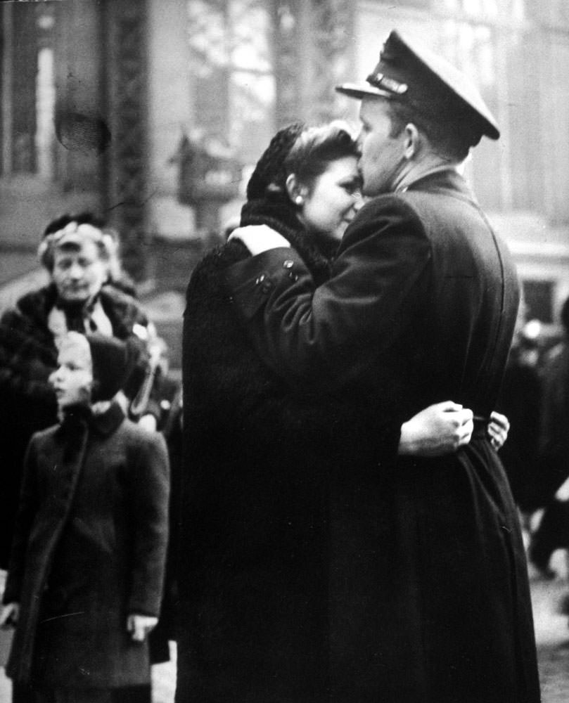 Departing Troops Saying Goodbye To Their Loved Ones At New York City'S Penn Station During Wwii, April 1943