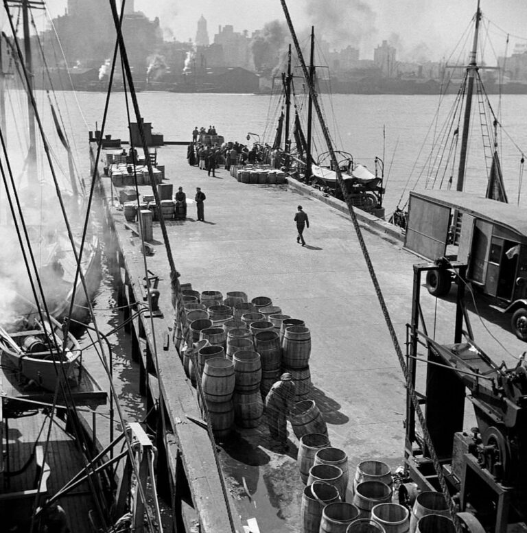 Stunning Historical Photos of Fulton Fish Market from the 1900s to 1960s