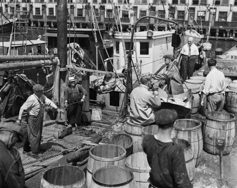 Stunning Historical Photos of Fulton Fish Market from the 1900s to 1960s