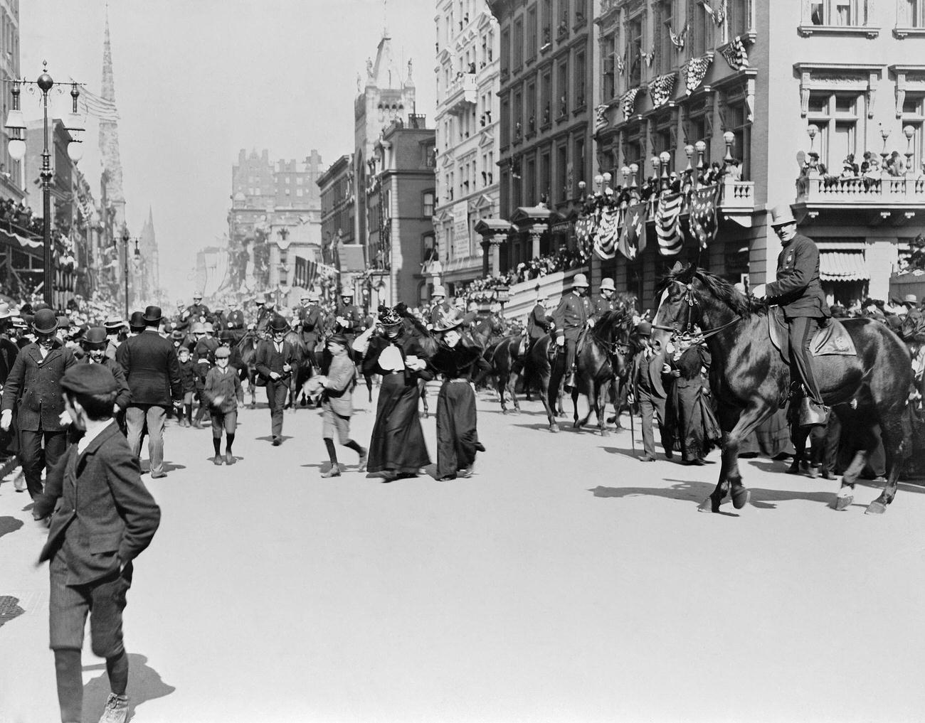 The Dewey Parade, 1899 On Fifth Avenue North From 44Th Street.