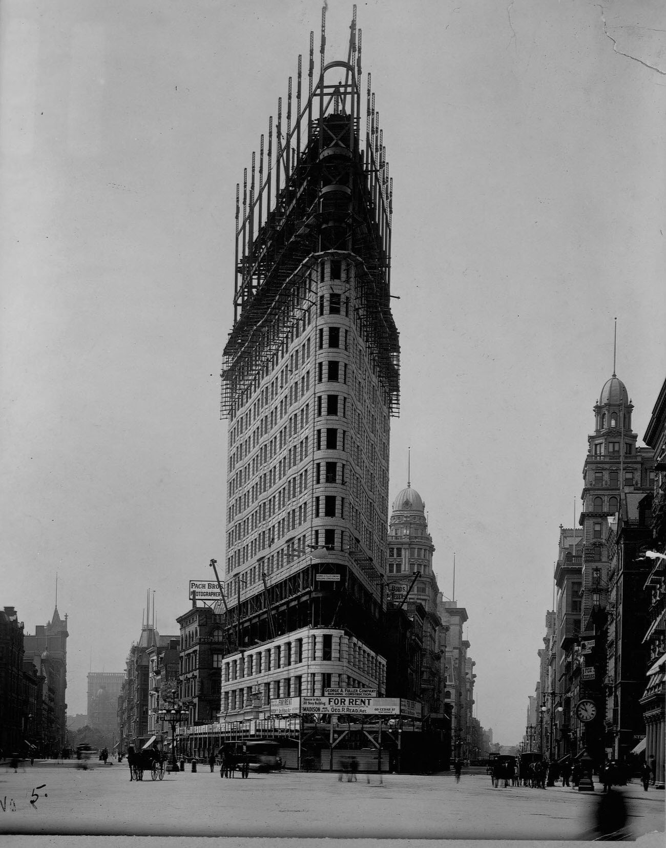 A Steel Skeleton, One Of The First To Be Used, Enabled Manhattan'S Flatiron Building To Become The Tallest Building In The World, Approximately 300 Feet High, At The Time Of Its Completion.