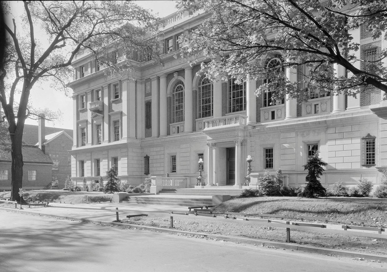 Center And South End From Right.