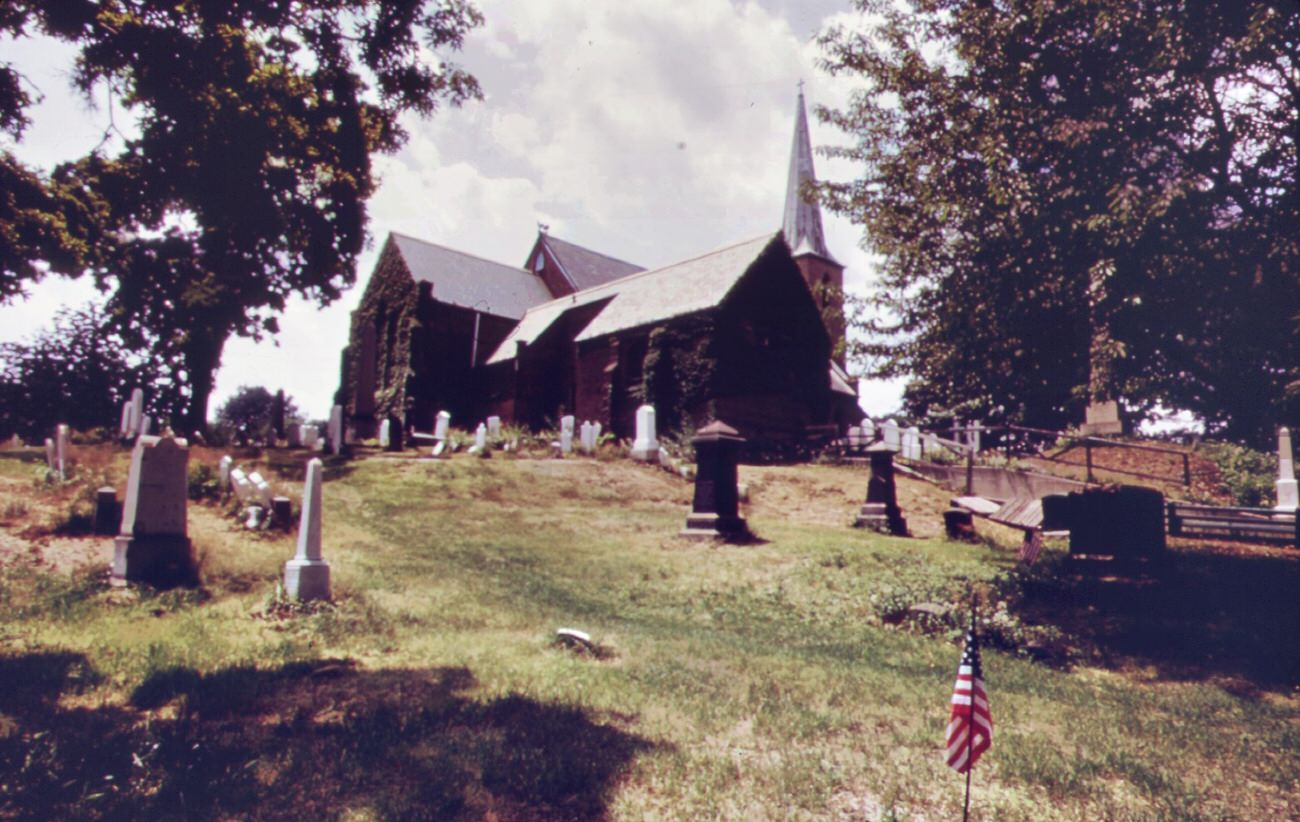 St. Peter'S Episcopal Church And Graveyard In Perth Amboy During The Revolutionary War This Historic Church, Originally Built In 1702, Was Bombarded By The British From Staten Island, 1970S