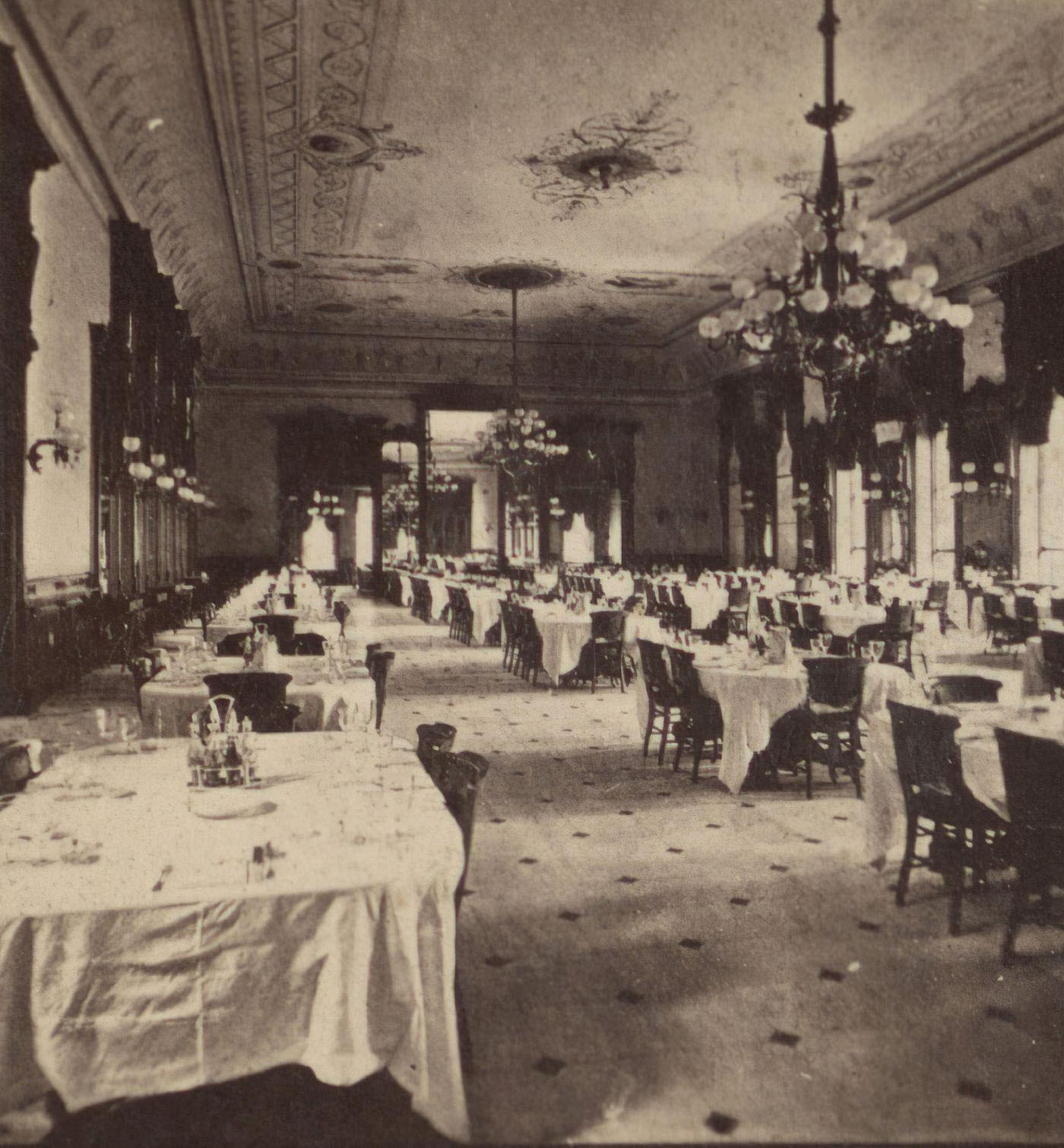 Dining Room, Hotel Windsor, Manhattan, 1870S