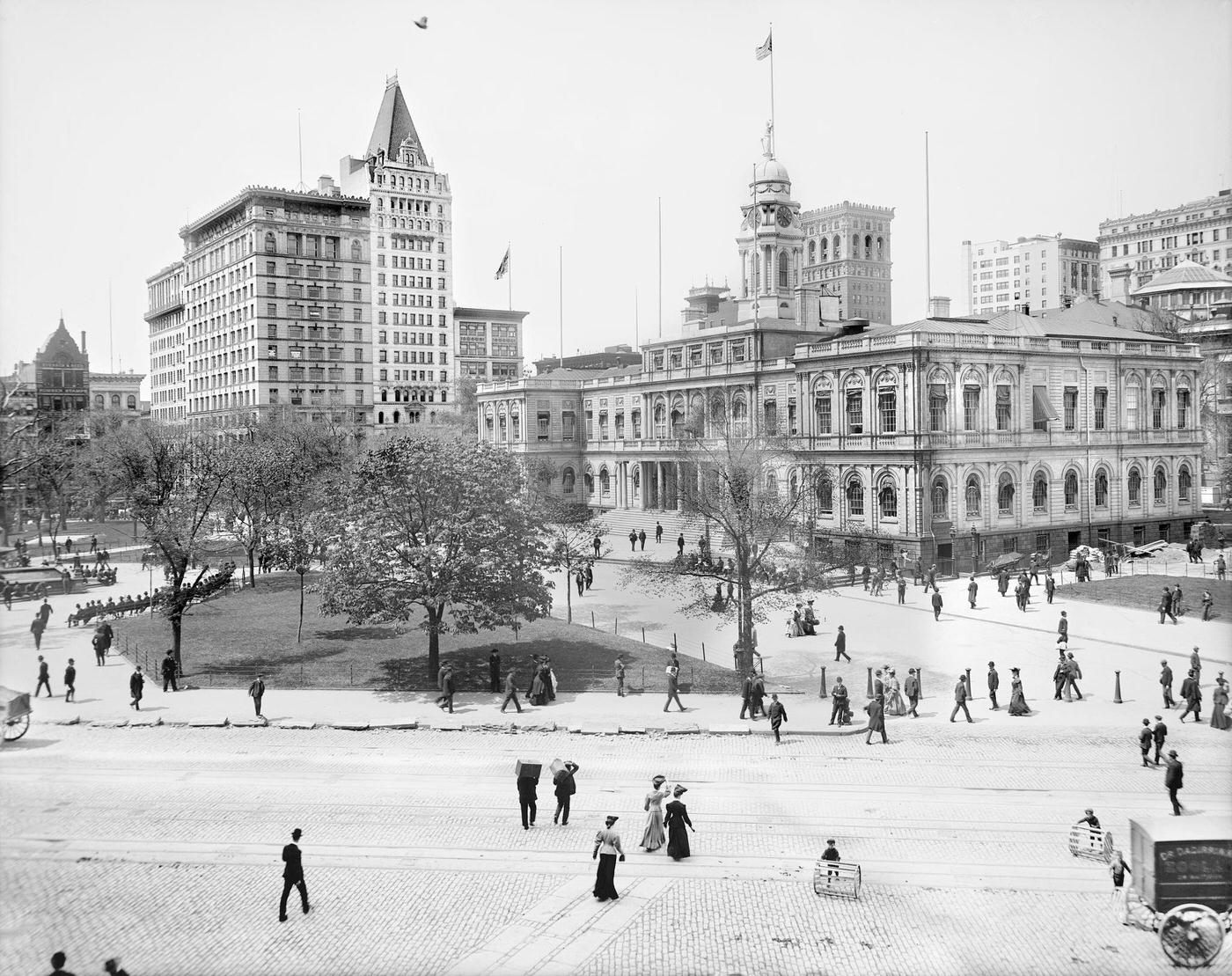 City Hall And Park, New York City, 1900
