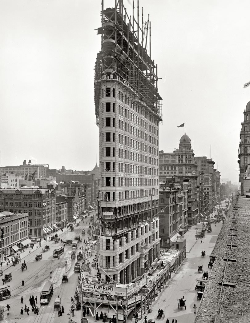 The Manhattan Landmark Under Construction, 1902
