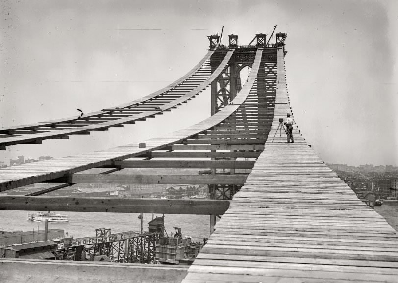 Temporary footpath, Manhattan Bridge, 1908