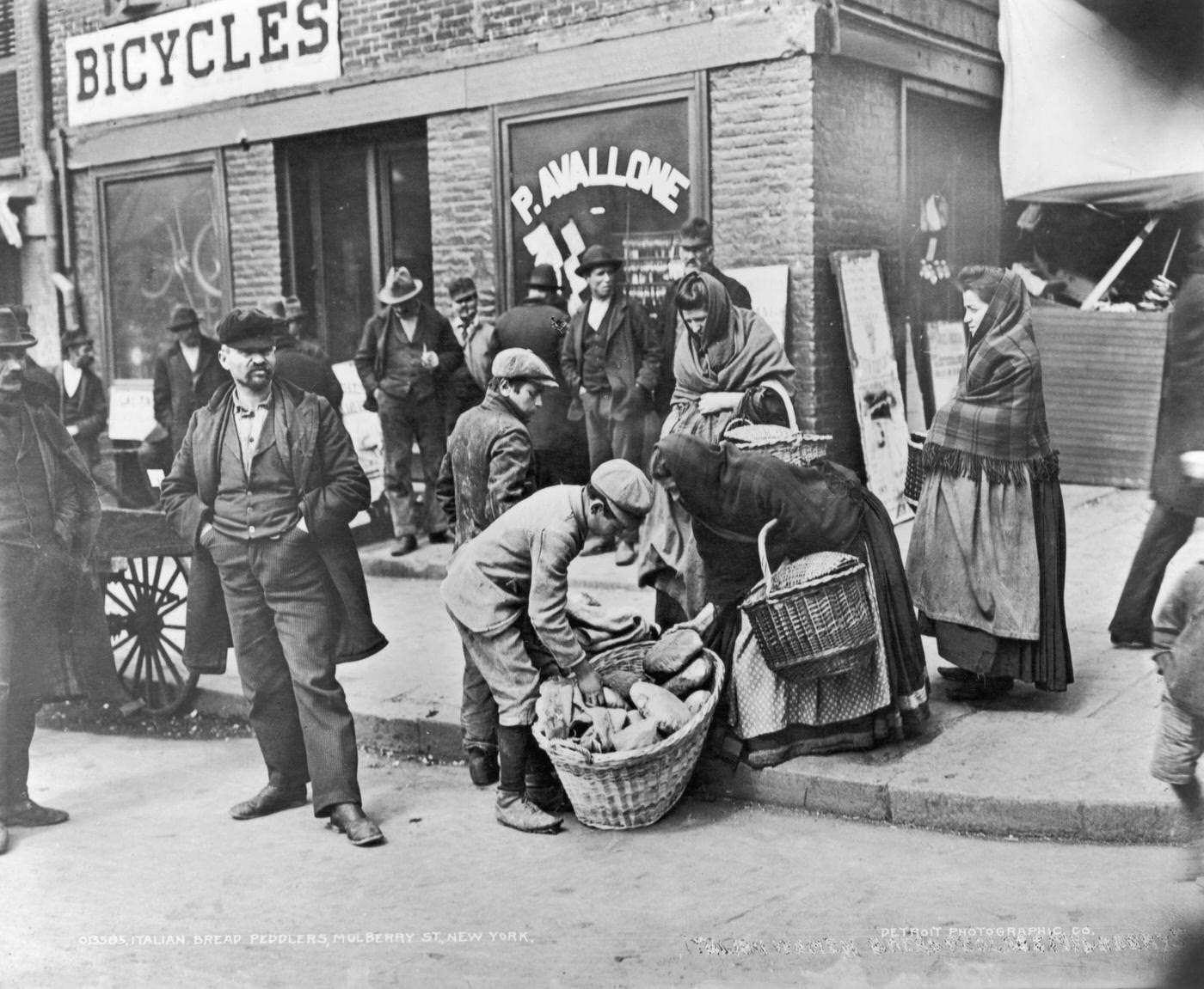 Italian Bread Peddlers In Mulberry Street, Little Italy Area, New York City, 1910
