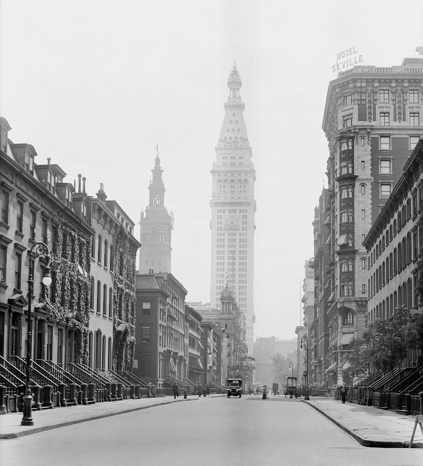 Madison Avenue And Metropolitan Life Tower, New York City, 1910