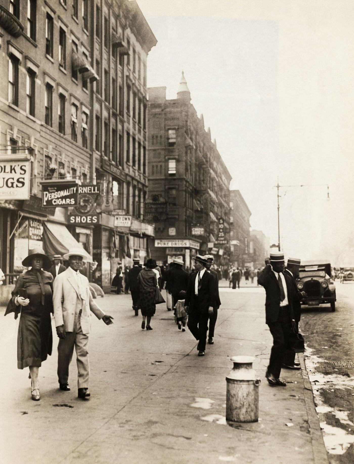 Street And Pedestrians In Harlem, Manhattan, 1920