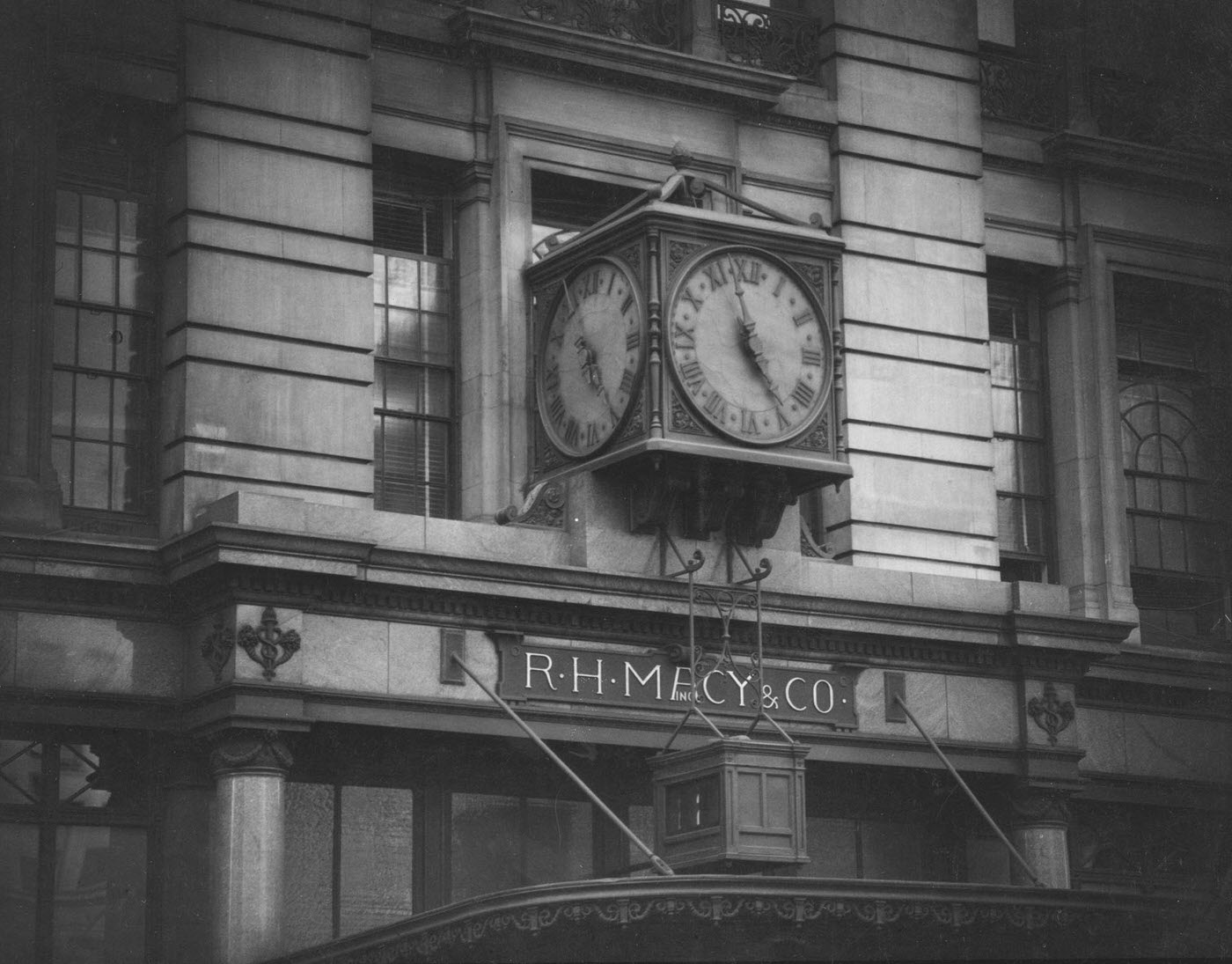 Rh Macy &Amp;Amp; Co, 35Th Street And Broadway, Clock, Manhattan, 1929