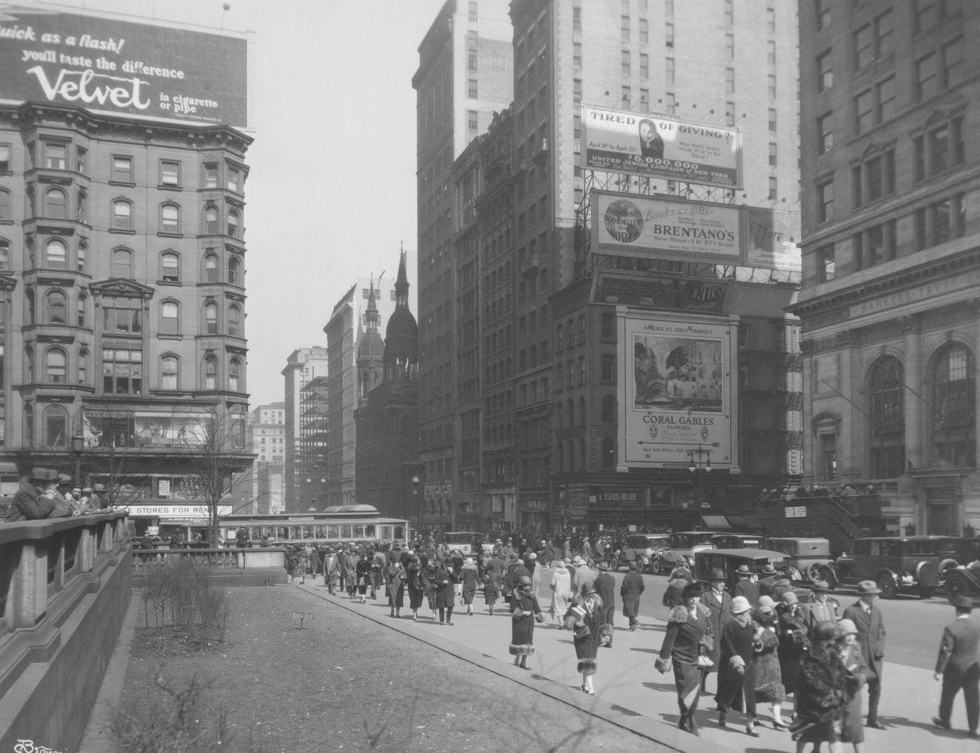 Fifth Avenue &Amp;Amp; 42Nd Street Pedestrians &Amp;Amp; Traffic, Manhattan, 1926