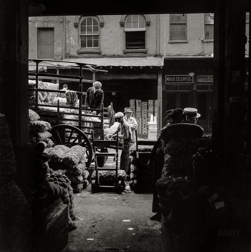 Wholesale market in lower Manhattan, New York City, 1934