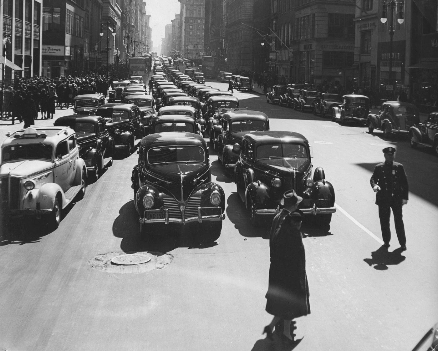 Traffic Along 5th Avenue, Manhattan, Early to Mid 20th Century