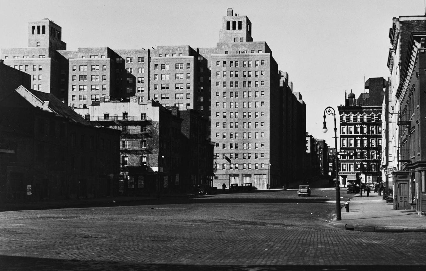 View from South Street Along an Unspecified Street in Manhattan, Manhattan, 1930s