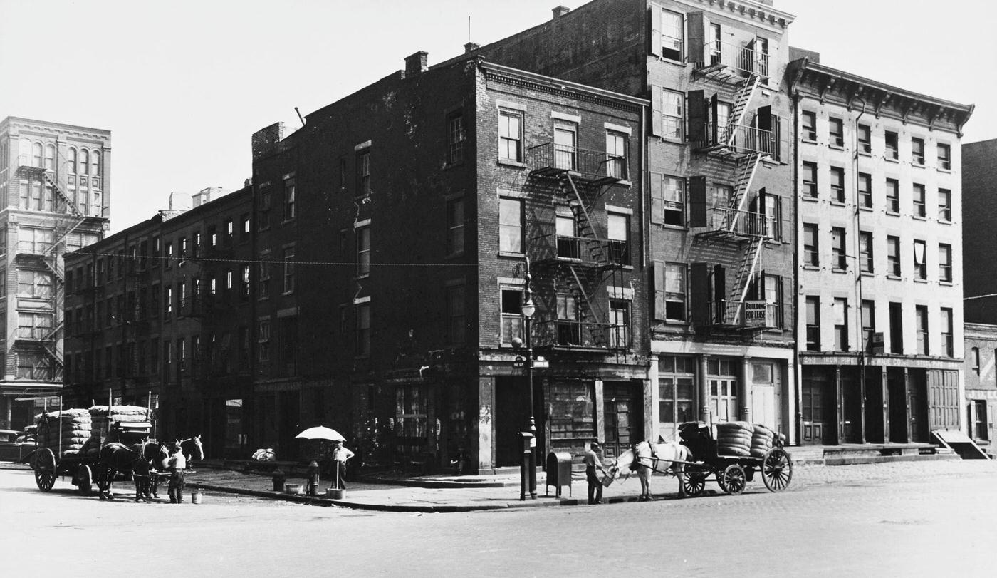 View Of Horse Carts At An Intersection Near South Street, Lower Manhattan, Manhattan, 1930S