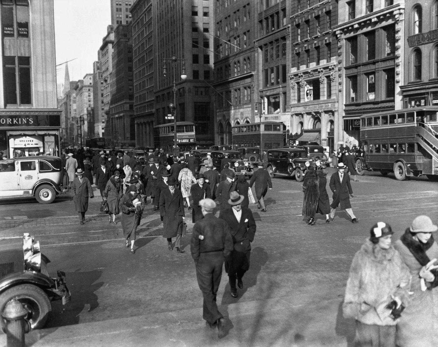 Shopping Crowds at Fifth Avenue and 42nd Street During the Emergency Banking Act Four-Day Bank Holiday, Manhattan, 1933.