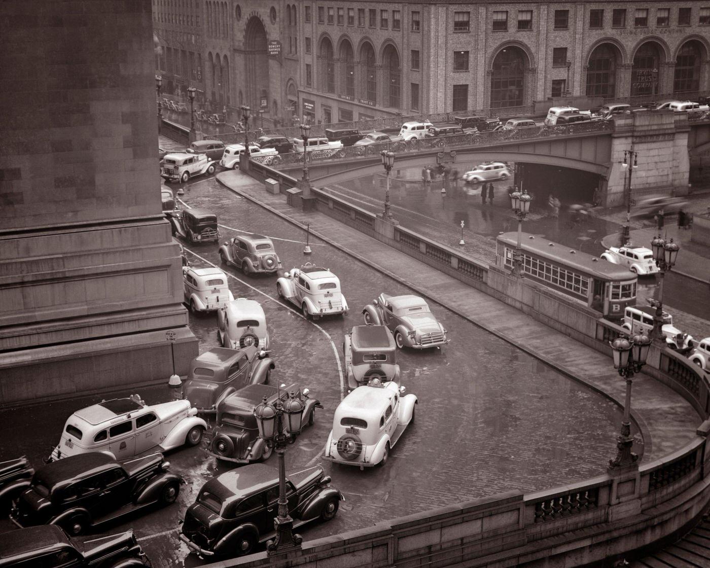 Rainy Day Traffic Jam Around Grand Central Station At Pershing Square And 42Nd Street, Midtown Manhattan Eastside, 1930S