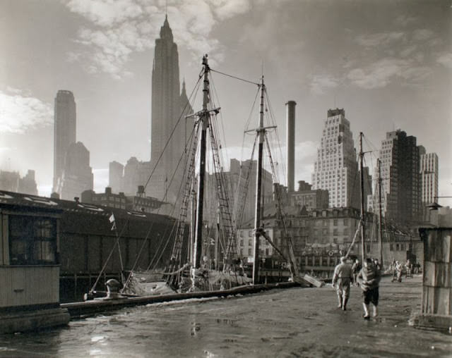 Fulton Street Dock, Manhattan Skyline