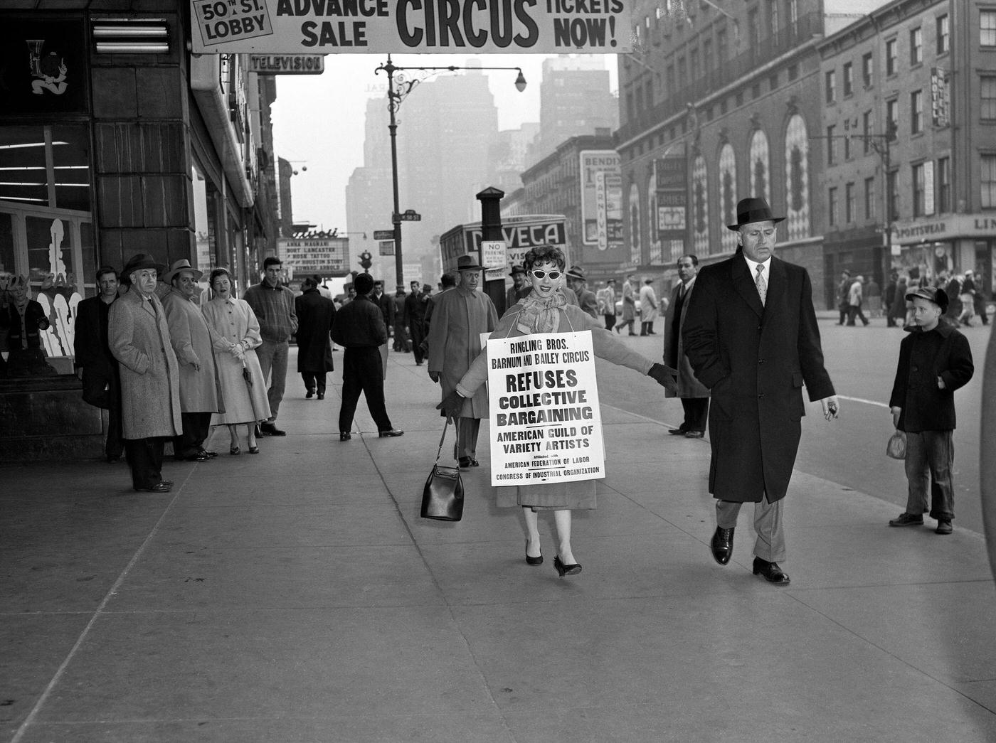 Circus Threatened With Strike: Pickets Parade In Front Of Madison Square Garden Announcing The Sale Of Tickets To The Ringling Brothers And Barnum And Bailey Circus, Manhattan.