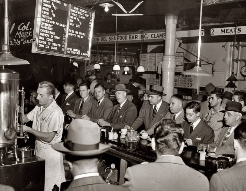Pete'S Bar At Washington Market In Lower Manhattan, 1950