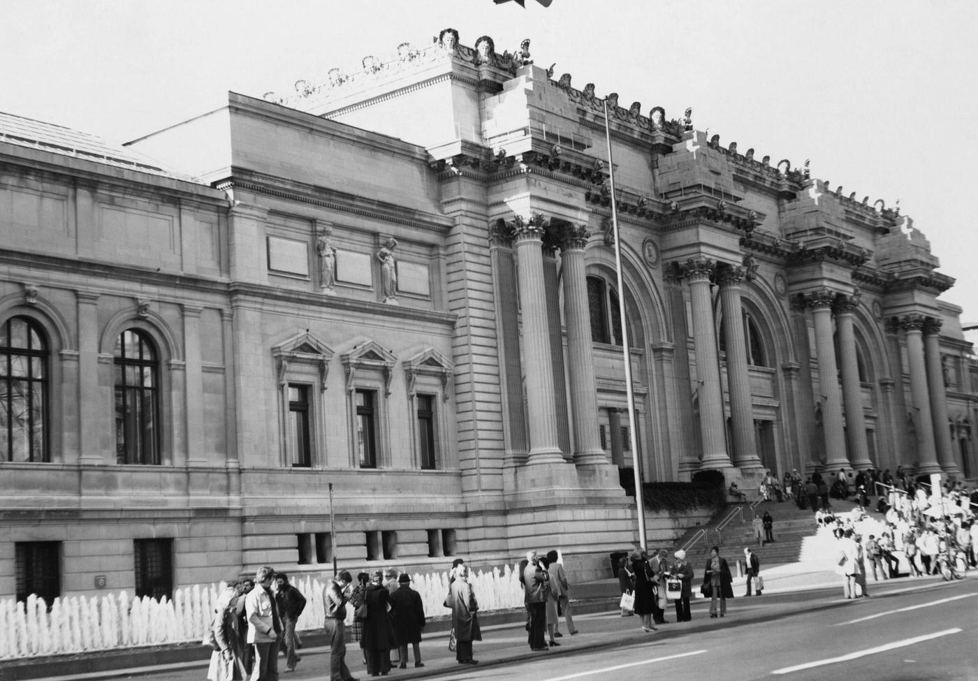 People Outside Entrance To The Metropolitan Museum Of Art On Fifth Avenue, Upper East Side, Manhattan, 1977