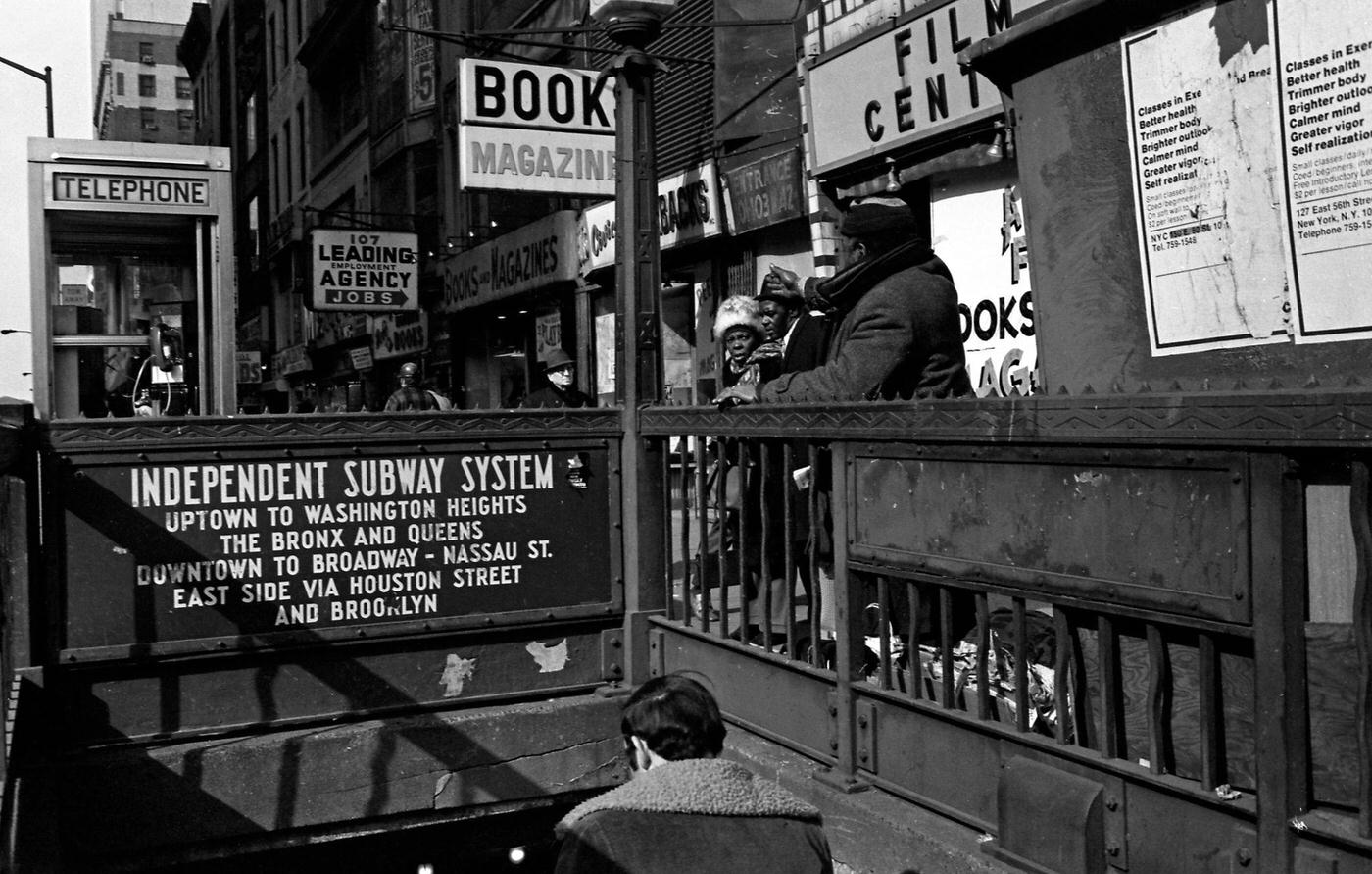 1970S Mom &Amp;Amp; Pop Stores, Subway Entrance In Manhattan, 1972