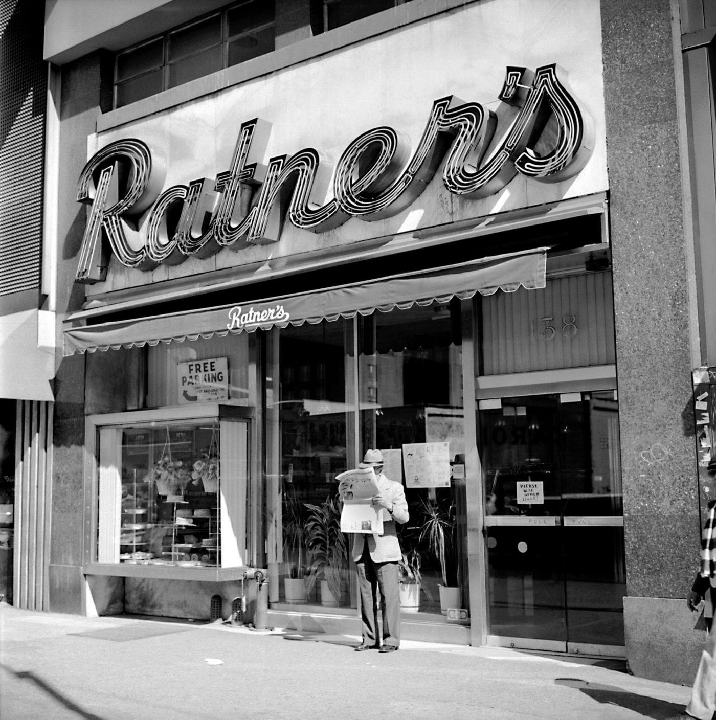 Ratner'S Jewish Deli, General View Of The Famous Kosher Dairy Restaurant, Lower East Side, Manhattan, Circa 1985