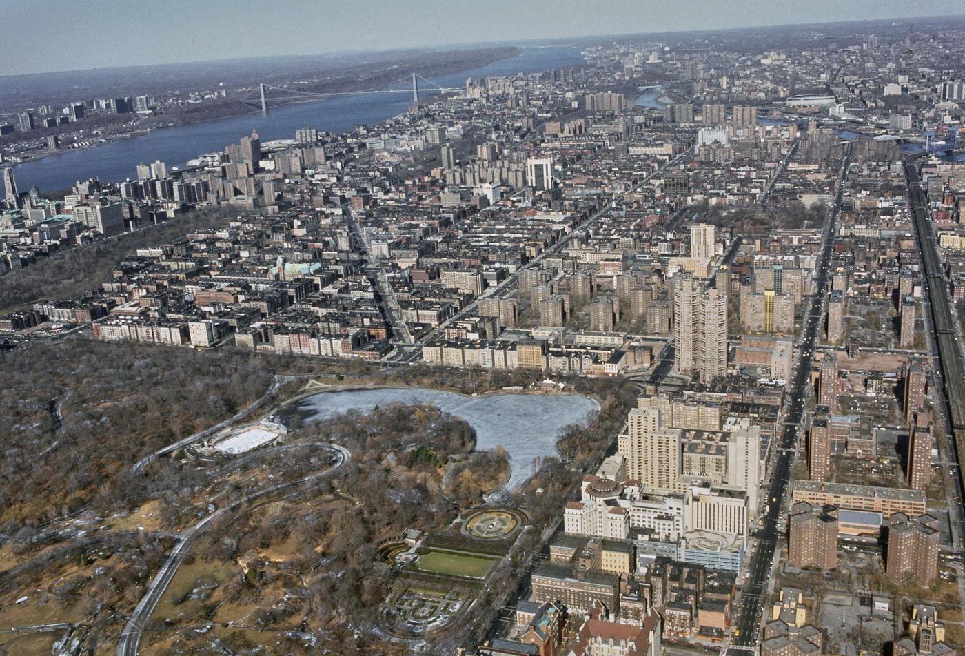 Aerial View Of Harlem Meer Lake, North Woods In Central Park, And Harlem Neighborhood With Hudson River And George Washington Bridge, Upper Manhattan, 1985