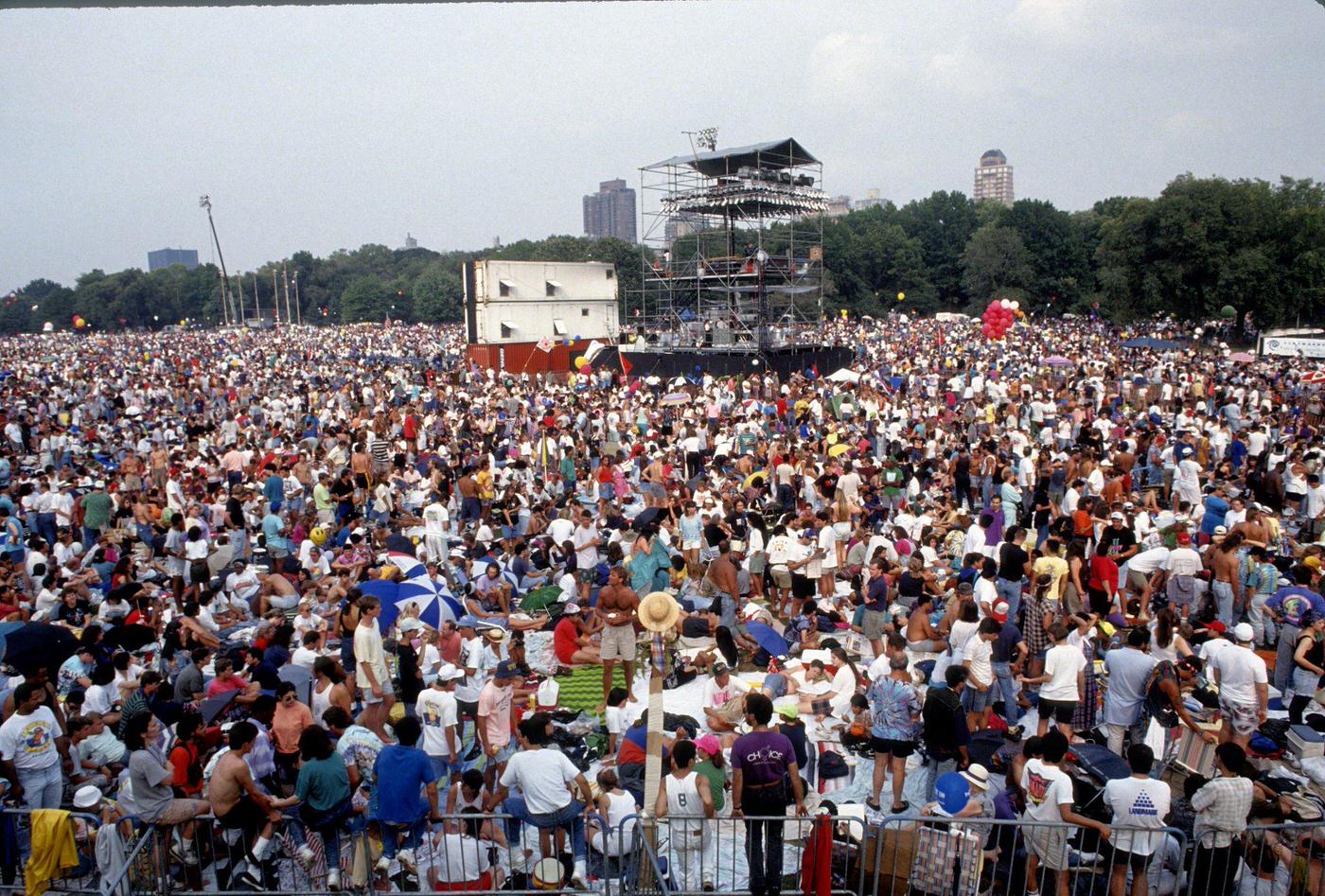 Appreciative Crowd At Paul Simon'S Concert In Central Park, Manhattan, 1991