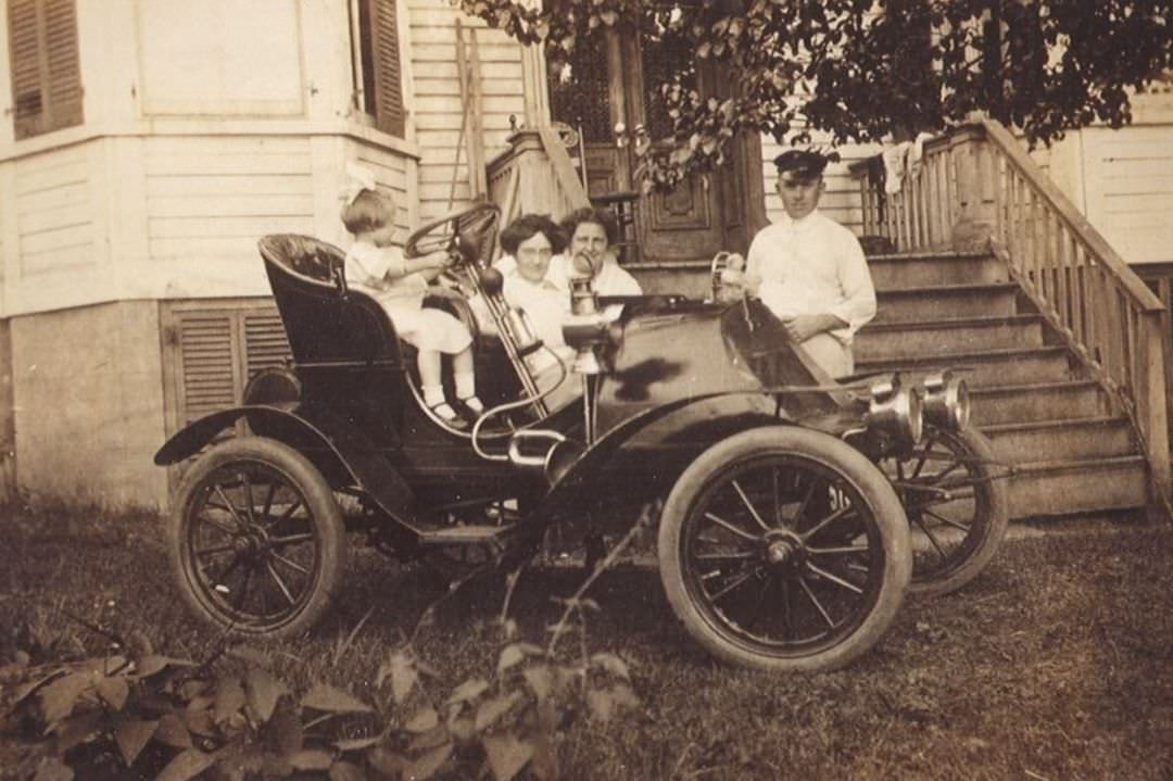 George And Bertha Kiefer And Family On Hopping Ave. In Tottenville, 1914.