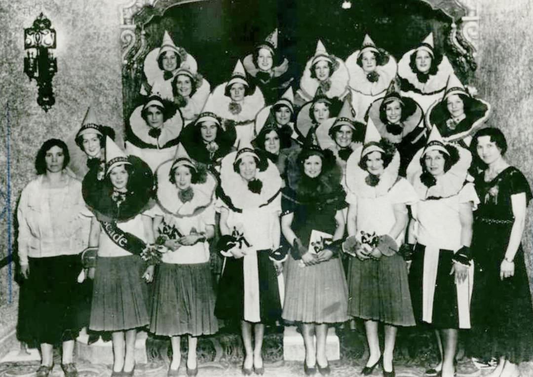 P&Amp;Amp;G Dividend Day Ushers At The St. George Theatre, 1929.