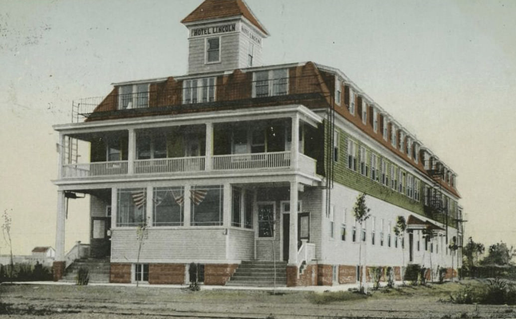 Postcard From The Heyday Of The Hotel Lincoln, Midland Beach, 1950.