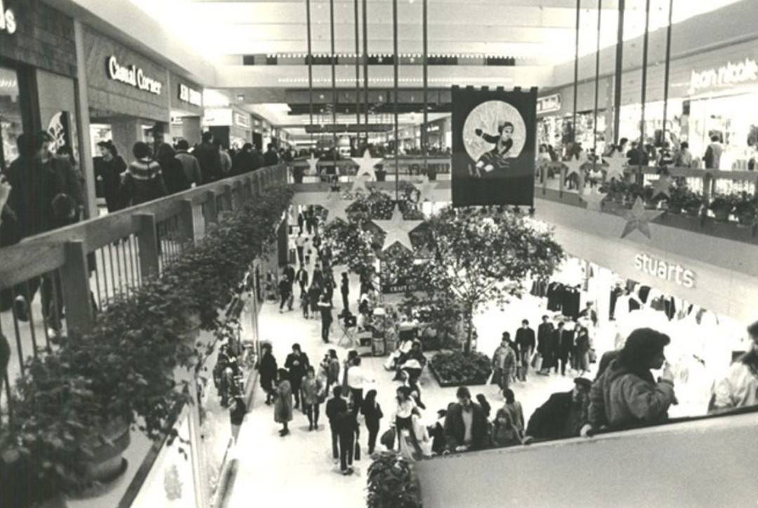 Shoppers At Staten Island Mall In Search Of Christmas Treasures, 1985.