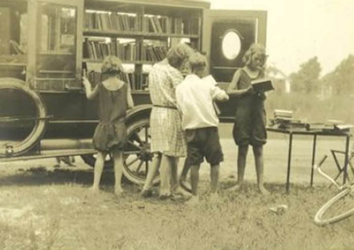 Bookwagon Near The Beach In Eltingville, Early 1900S