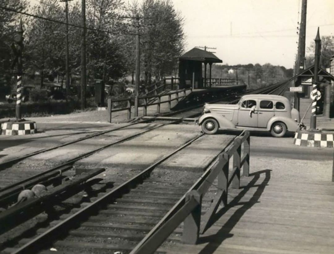 Staten Island Rapid Transit Railroad Crossing, Eltingville, 1950