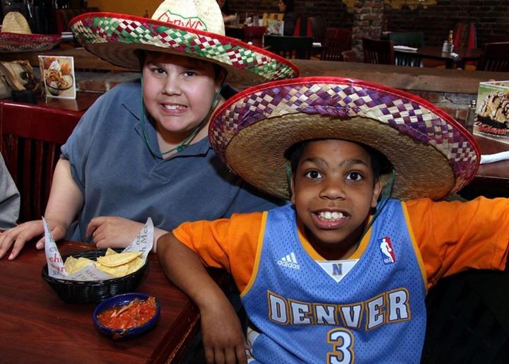 Hungerford School Students Celebrate Cinco De Mayo At Chevy'S Fresh Mex Restaurant, 2008.