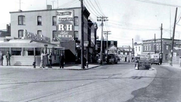 The Richmond Clipper In Port Richmond, Staten Island, Advertisement For R&Amp;Amp;H Beer, Circa 1951.