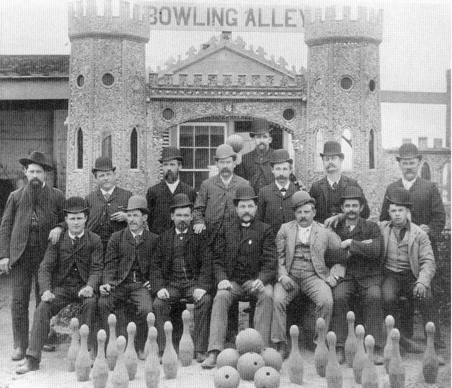 On Staten Island, Bowling'S Heyday Was Between The 1940S And 1960S, With Two Dozen Bowling Alleys, Speculated To Be Stapleton, 1890S