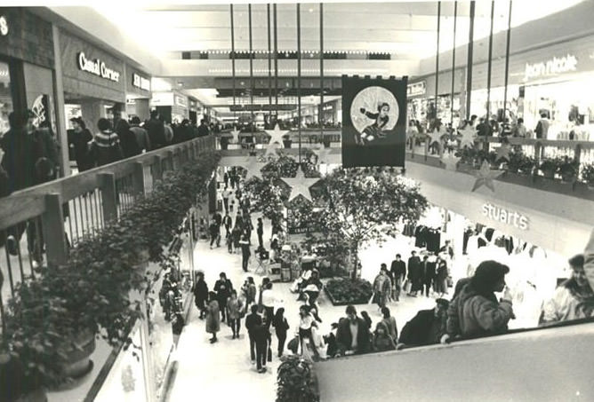 Shoppers At The Staten Island Mall On Christmas Eve, 1985.