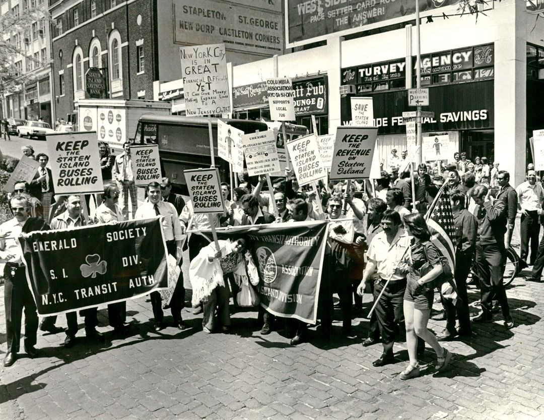Pickets Block Hyatt Street In St. George Protesting Possible Transfer Of Express Bus Routes, 1976.