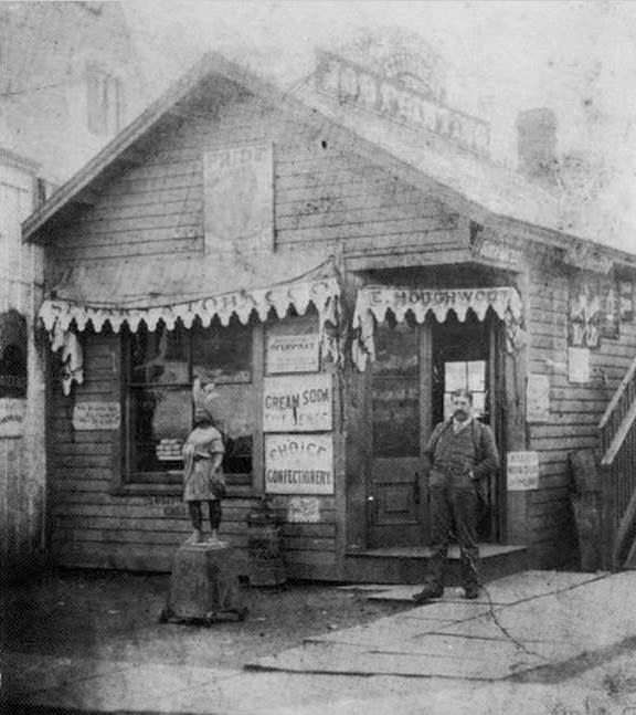 Houghwout'S Store Located On Richmond Terrace On The Corner Of Heberton Avenue, Circa 1898.
