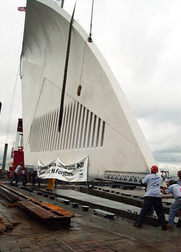 Construction Of The Postcards Memorial, Overlooking New York Harbor, Lower Manhattan, And The Statue Of Liberty, Designed By Masayuki Sono, 2004.