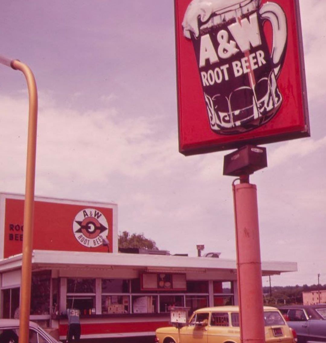 A&Amp;Amp;W In Dongan Hills: Images From This Vintage Burger Spot, 1973