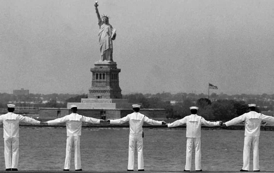 Sailors Aboard Uss America Aircraft Carrier Pass The Statue Of Liberty, 1995