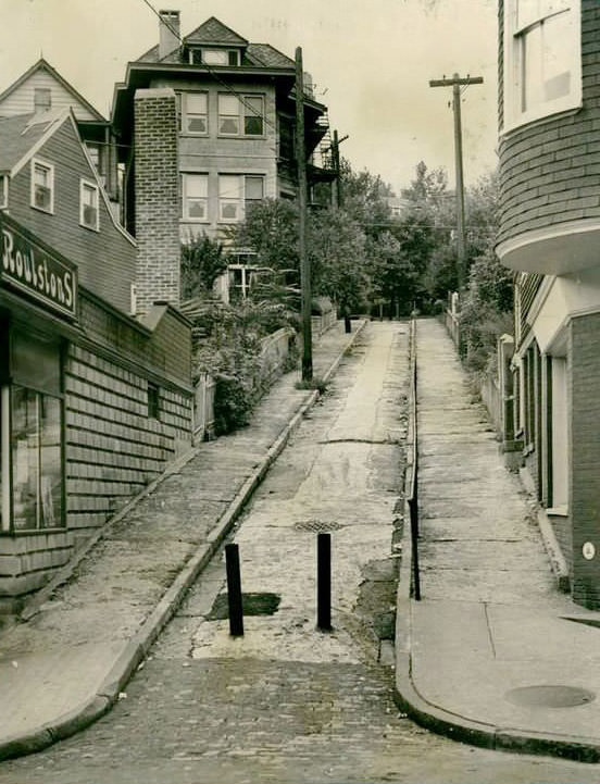 Roulston'S Grocery Stores On Stone Street, Unique Part Of Staten Island, Circa 1978.