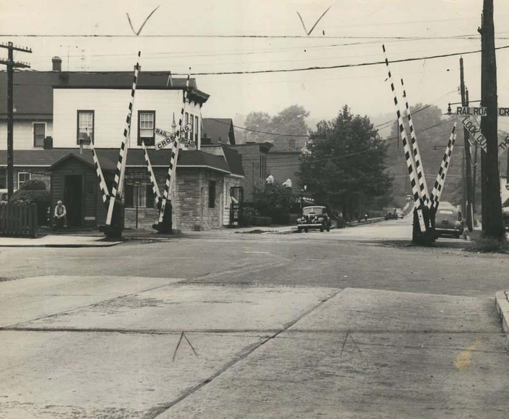 Lincoln Avenue Sir Crossing, Grant City, Circa 1950.