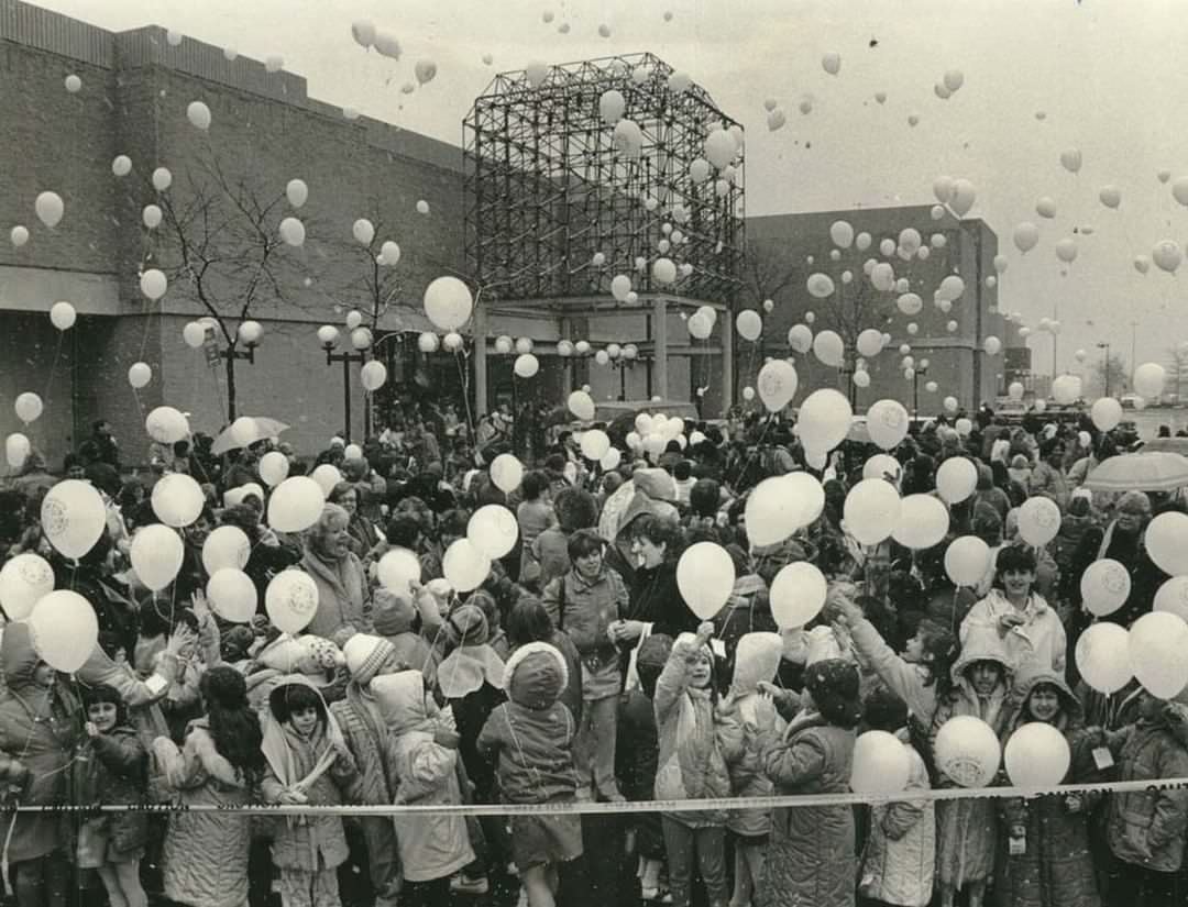 Staten Island Girl Scouts Celebrate 75Th Anniversary With Balloon Launch, 1987.