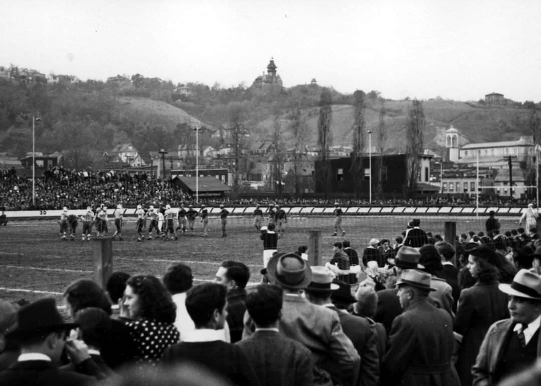 Thompson'S Stadium Scene Of New Dorp-Curtis High School Football Games, 1938.
