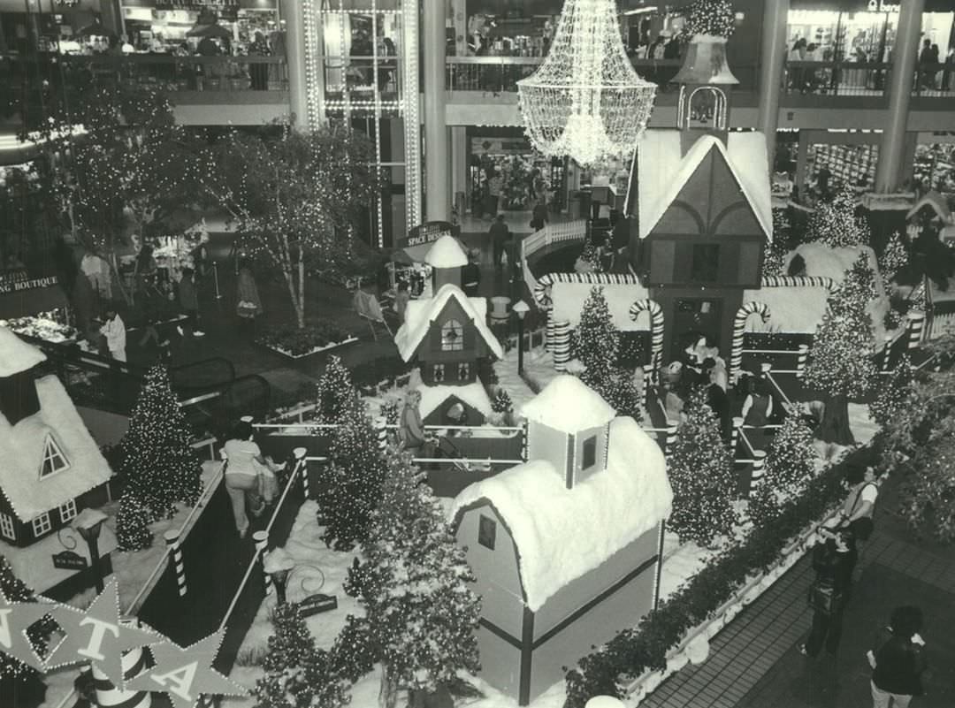 Santa'S Village Comes Alive At The Staten Island Mall, 1985